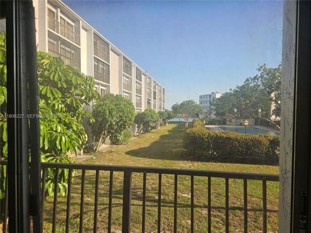 8620 N Sherman Circle 202, Miramar, FL 33025