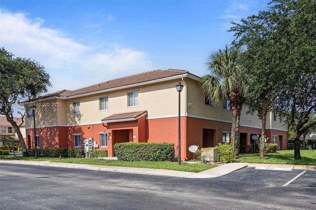 3340 Palomino Drive 214-2, Davie, FL 33024
