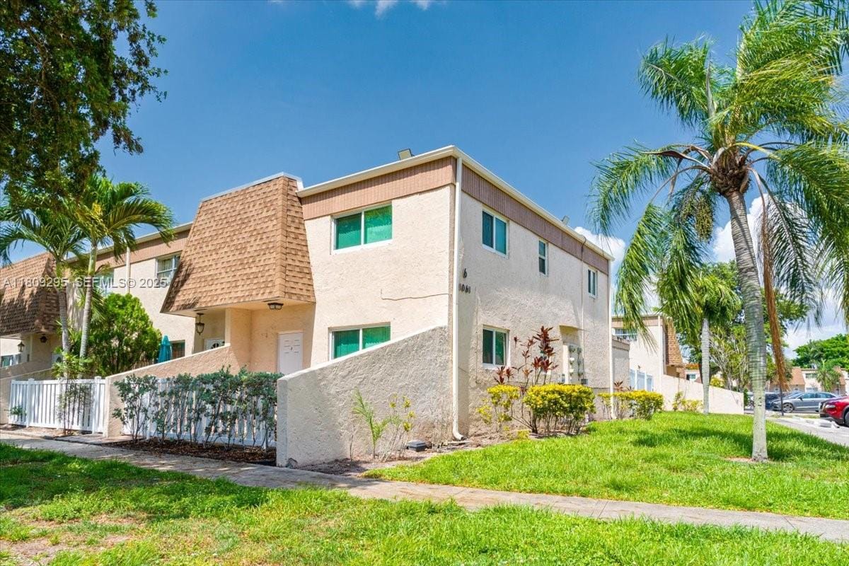 1061 NW 80th Avenue J, Margate, FL 33063