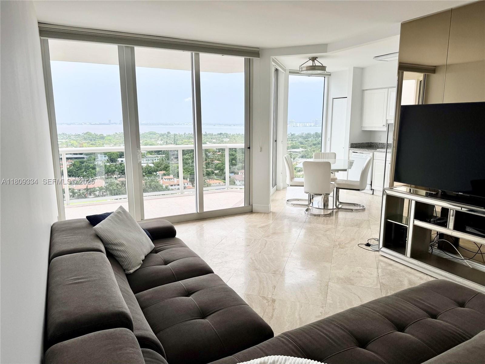 4779 Collins Avenue 2106, Miami Beach, FL 33140 photo 2