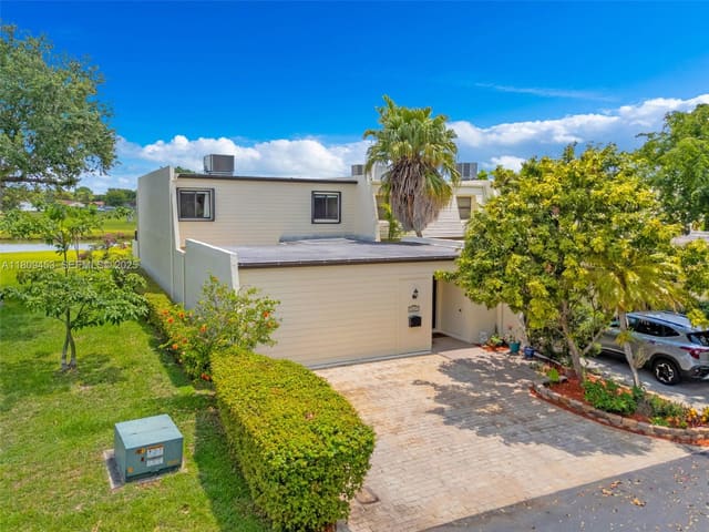 7619 SW 102nd Place, Miami, FL 33173