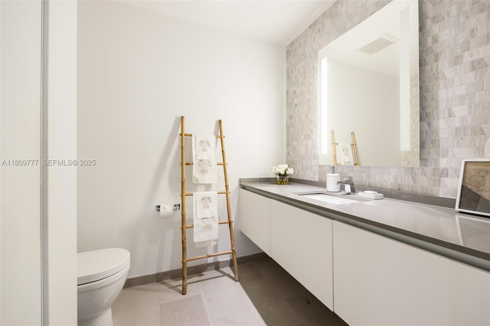 68 SE 6th Street 1703, Miami, FL 33131 photo 21