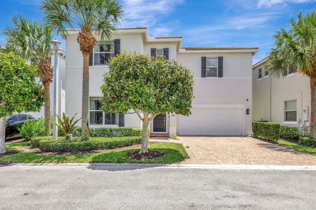 452 Tiffany Oaks Way, sold in Estates At Heritage Club, Boynton Beach, FL