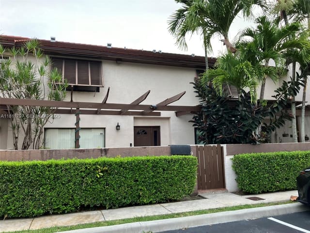 9059 SW 133rd Court E, Miami, FL 33186