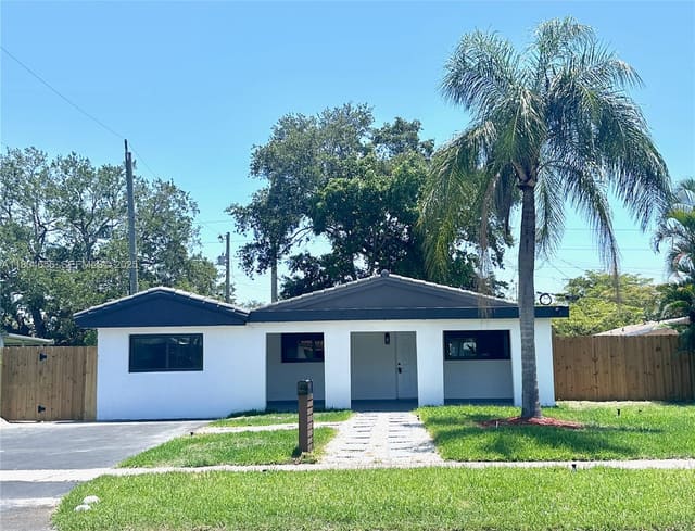 2421 N 56th Terrace, sold in Sheridan Park, Hollywood, FL
