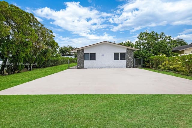 6121 SW 40th Court, Miramar, FL 33023