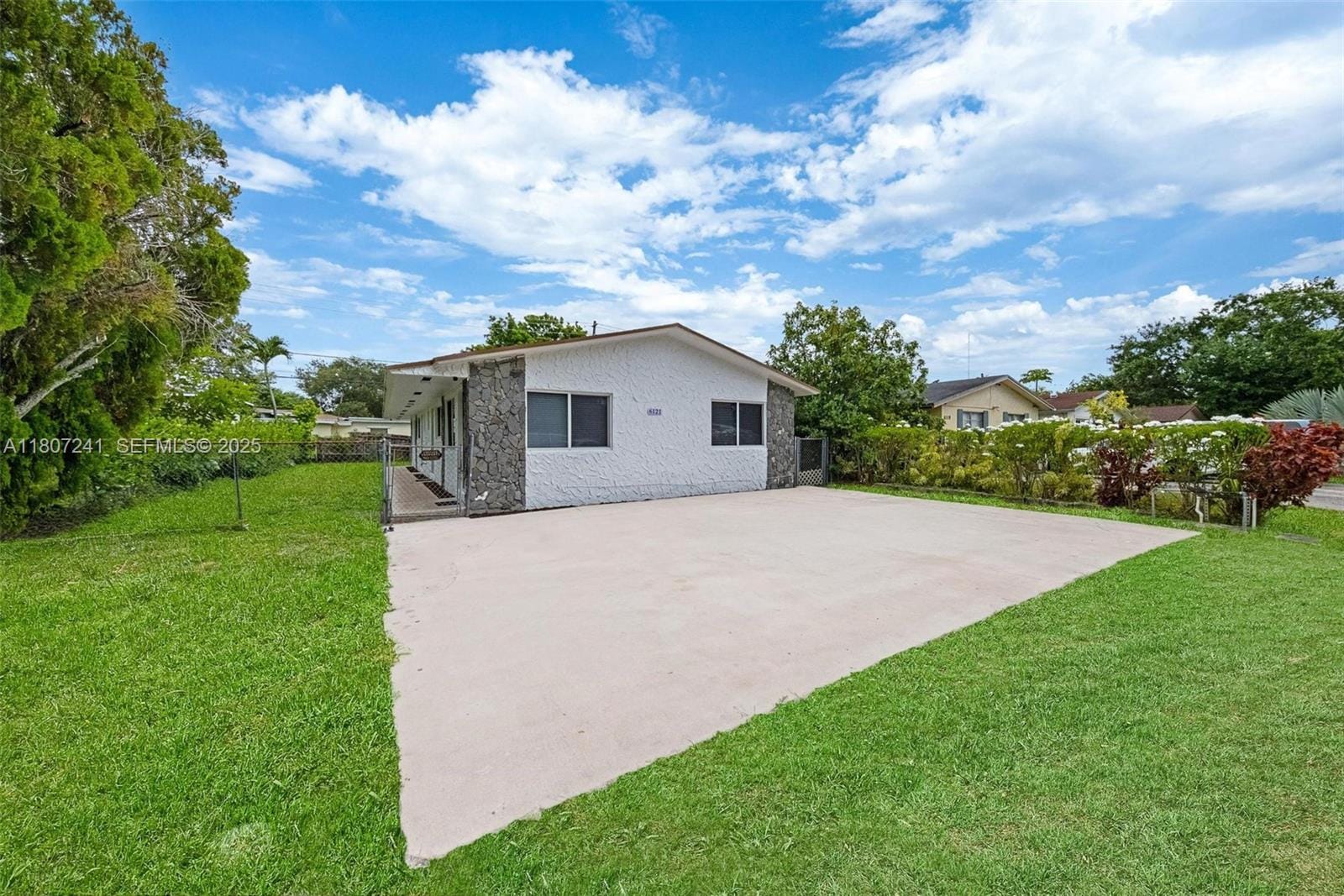 6121 SW 40th Court, Miramar, FL 33023 photo 3