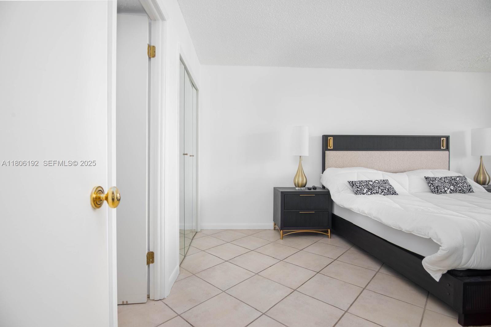 5555 Collins Avenue 14U — photo 8