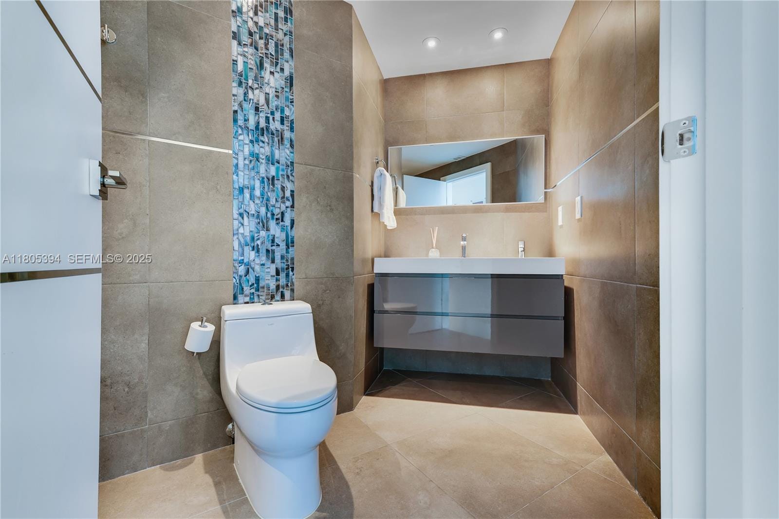 300 S Pointe Drive 2005, Miami Beach, FL 33139 photo 18