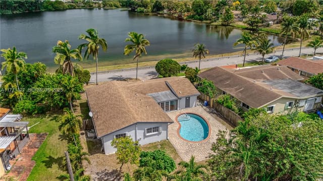 18400 NE 8th Avenue, sold in Pickwick Lake Ests Sec 2, North Miami Beach, FL