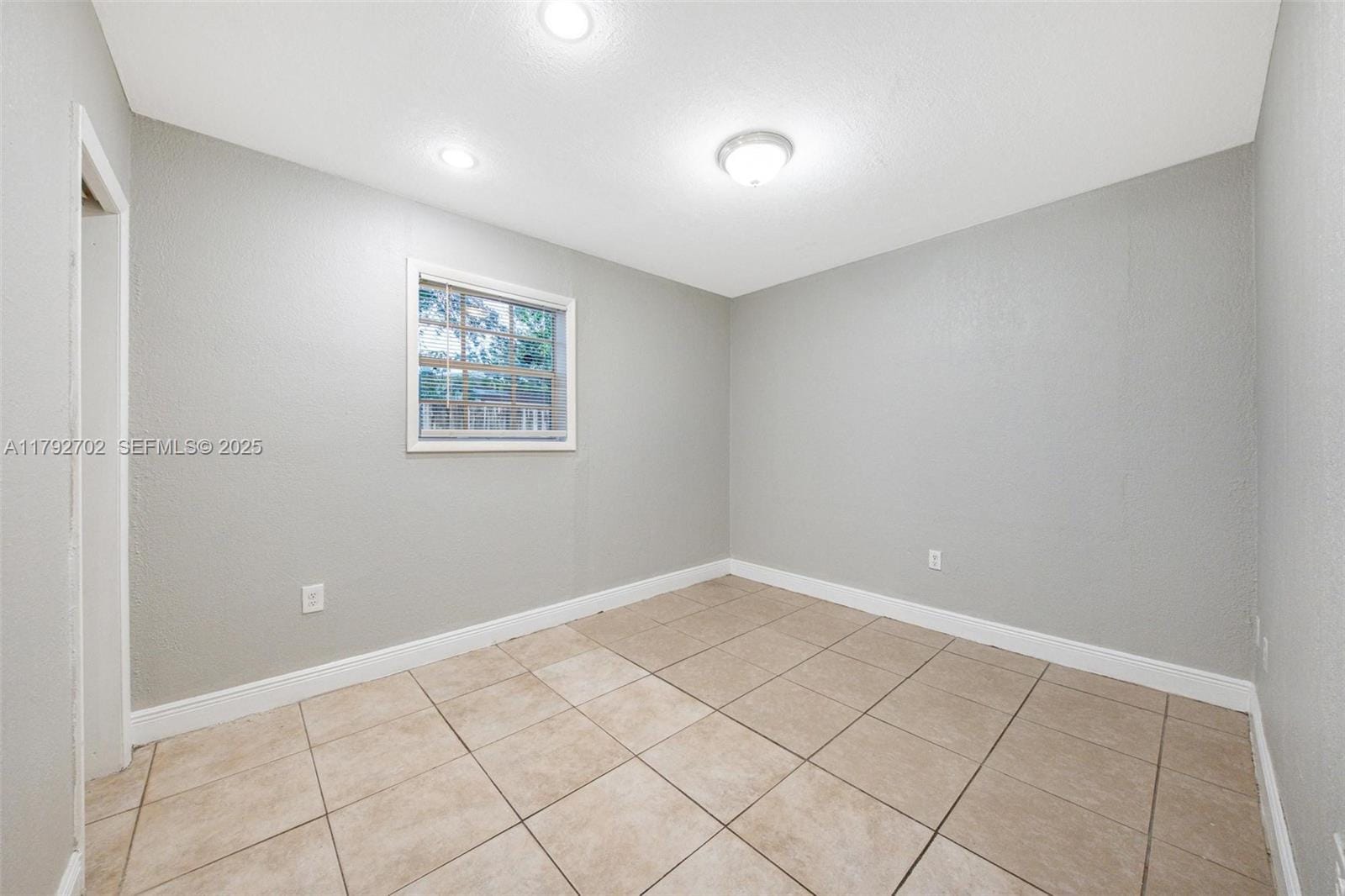 1131 NE 211th Street, Miami, FL 33179 photo 11