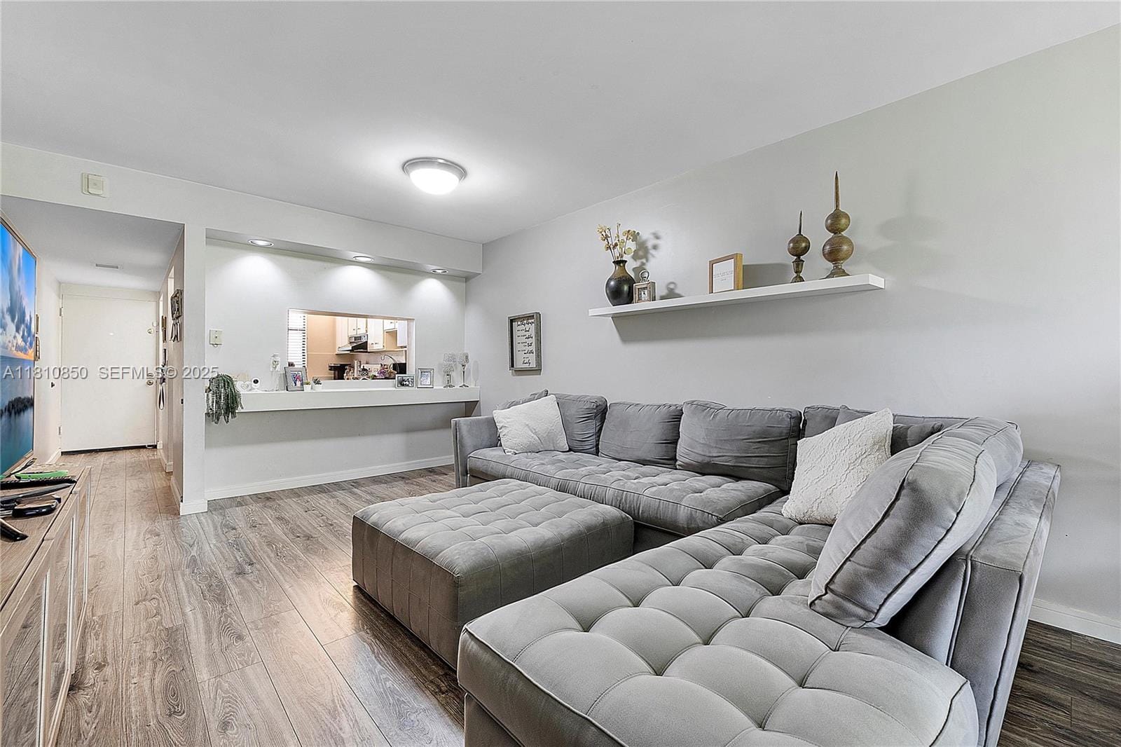 8411 Forest Hills Drive 307 — photo 2