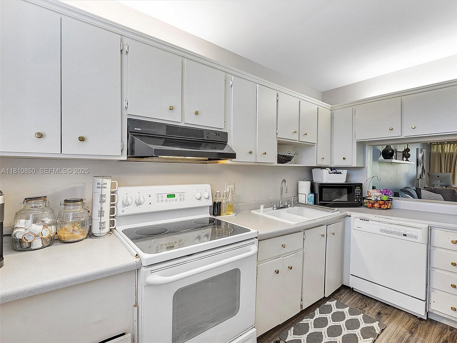 8411 Forest Hills Drive 307 — photo 6