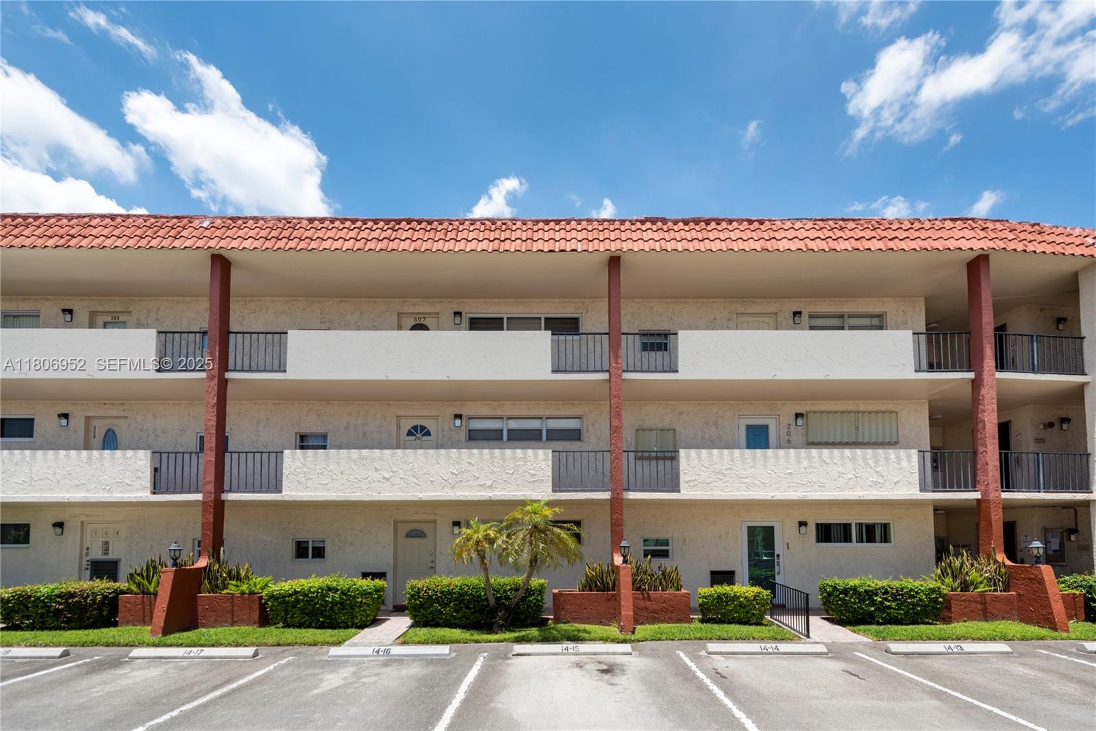 9823 S Hollybrook Lake Drive 105, Pembroke Pines, FL 33025, Pembroke Pines