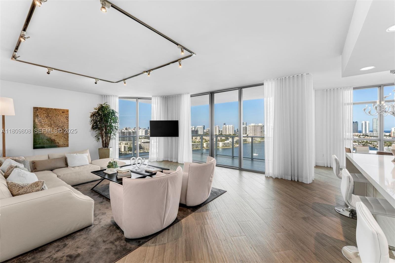 17301 Biscayne Boulevard 2210, North Miami Beach, FL 33160