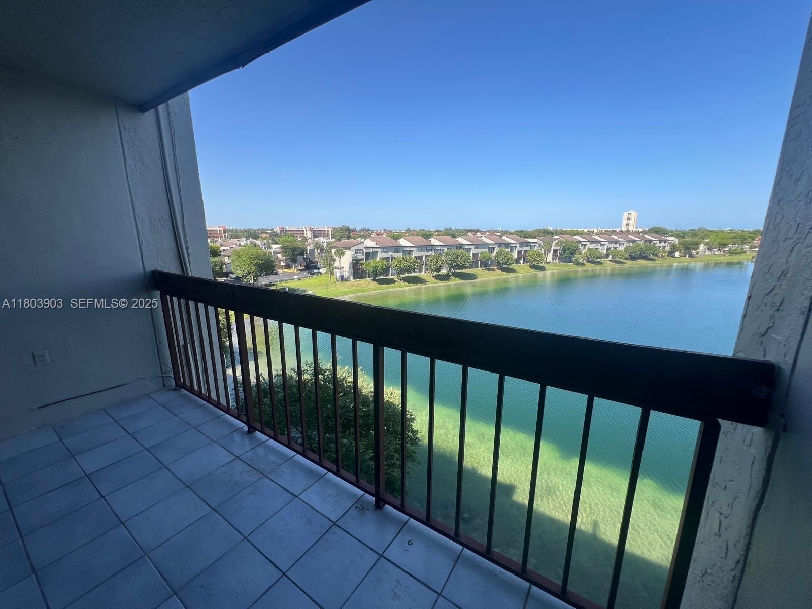 10290 NW 9th St Circle 512, Miami, FL 33172 photo 2