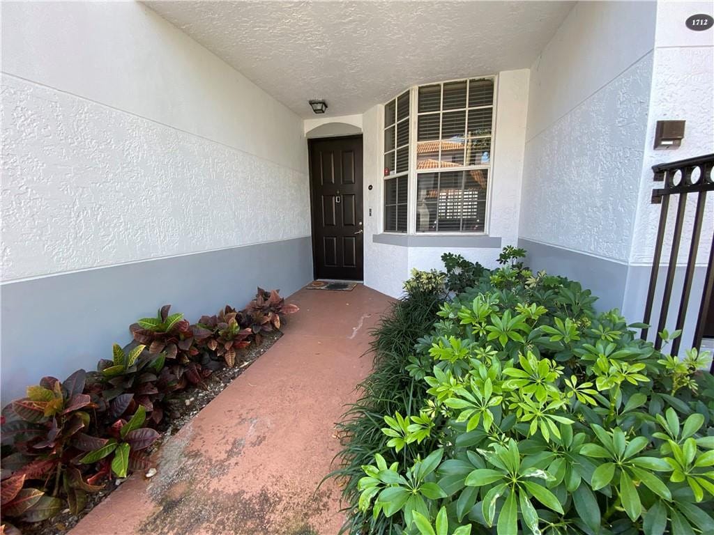 735 SW 148th Avenue 1711 — photo 2