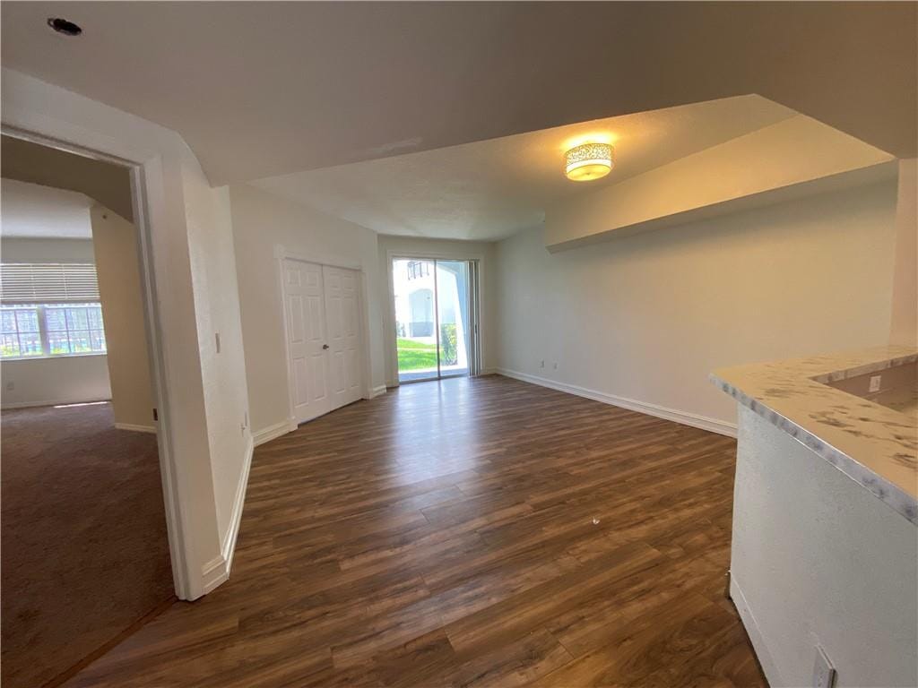 735 SW 148th Avenue 1711 — photo 6
