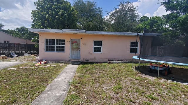 120 Seaman Avenue, Opa-Locka, FL 33054