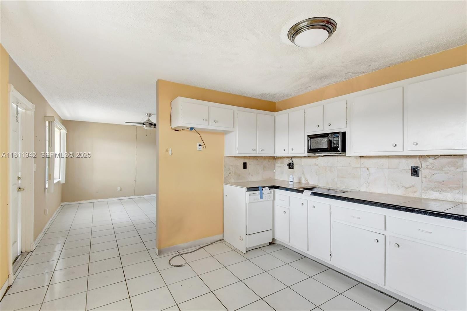 6211 SW 37th Street 211 — photo 3
