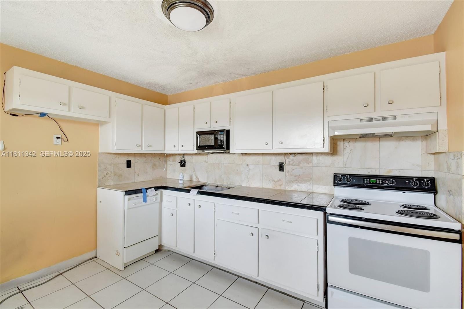 6211 SW 37th Street 211 — photo 4