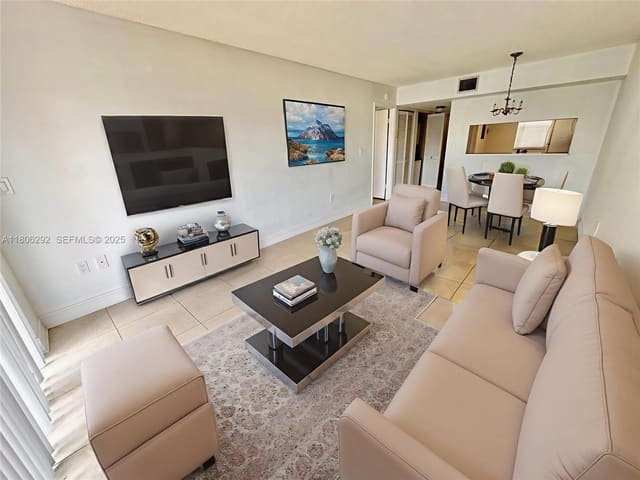 5200 NW 31st Avenue 102, sold in Villas At Lakeview Condo, Fort Lauderdale, FL