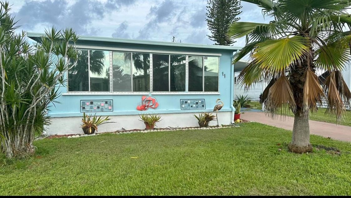 11 SE Casa Rio Road, Port St. Lucie, FL 34952