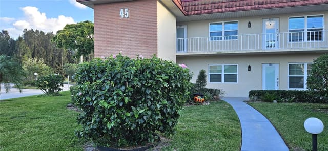 45 Woodland Drive 104, Vero Beach, FL 32962