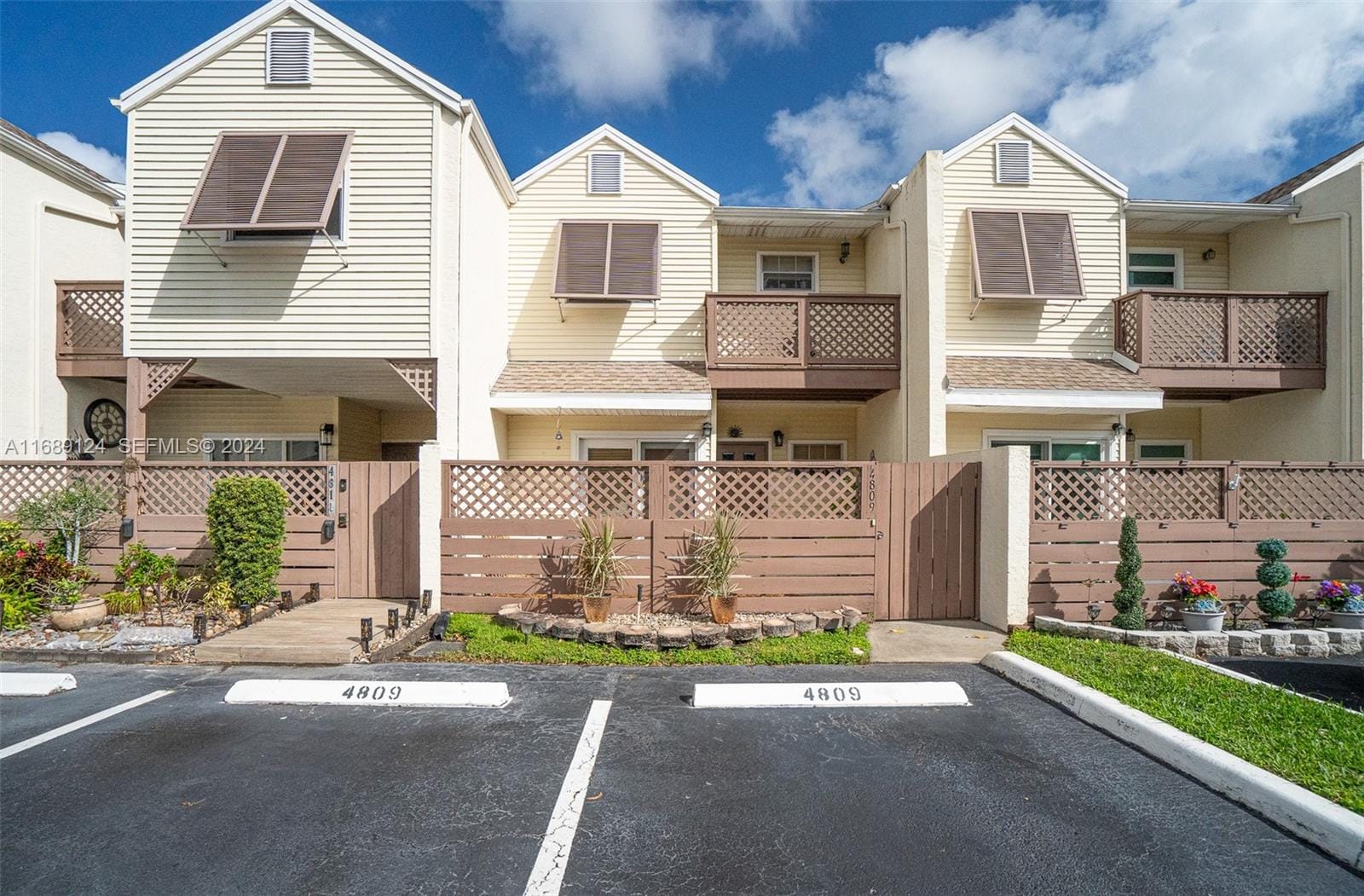 4809 S Hemingway Circle 81, Margate, FL 33063