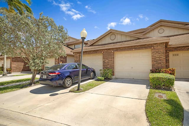 300 Crosswinds Drive D1, sold in Crosswinds At River Bridge Condo, Greenacres, FL