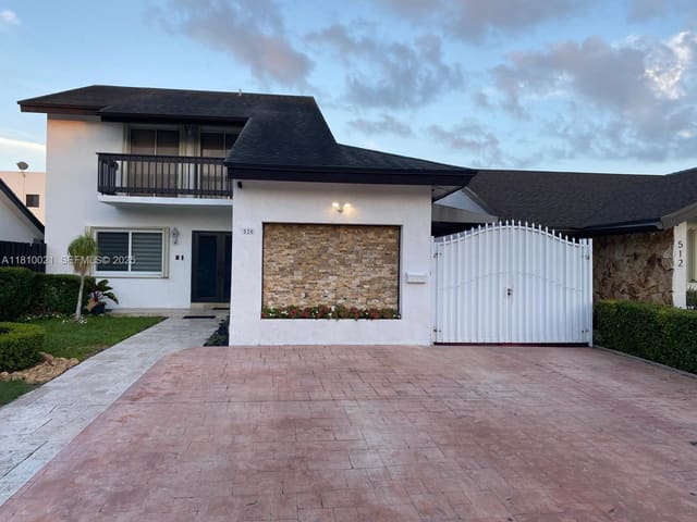 520 SW 90th Court, sold in Bilbao Estates, Miami, FL
