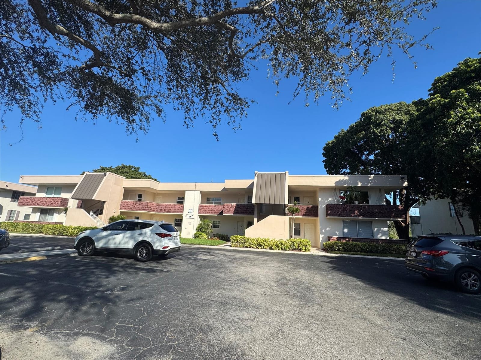 3251 S Palm Aire Drive 102, Pompano Beach, FL 33069