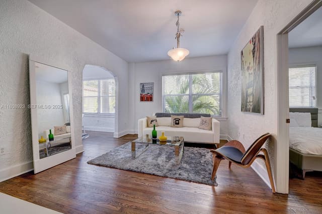 900 16th Street 204, sold in The Esplanade Beach, Miami Beach, FL