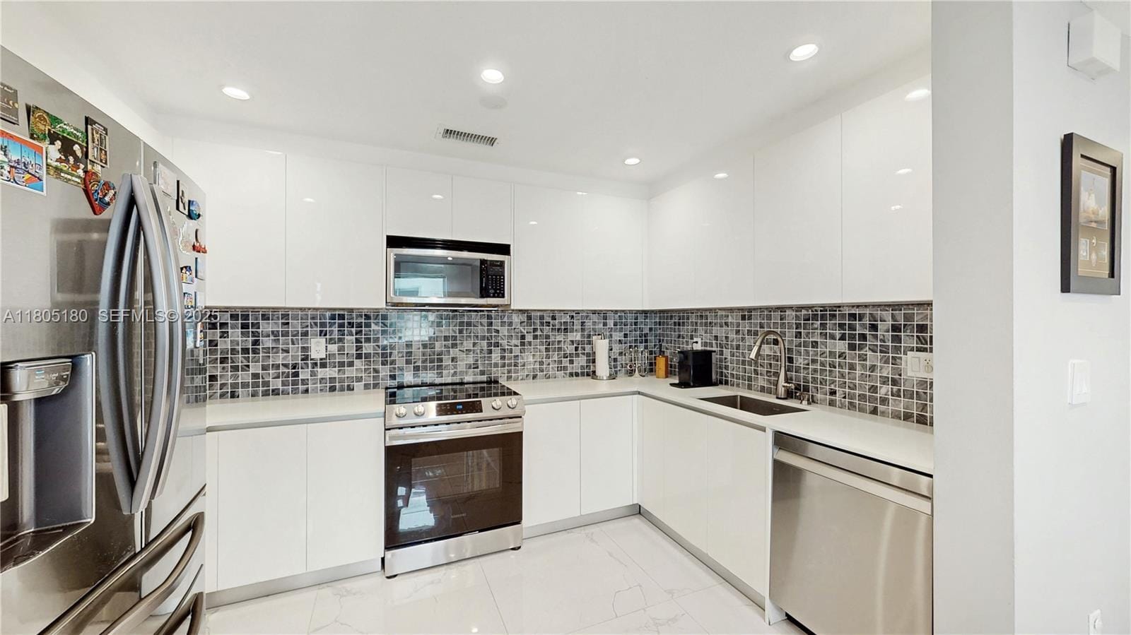 931 SW 11th Street H-1 — photo 10