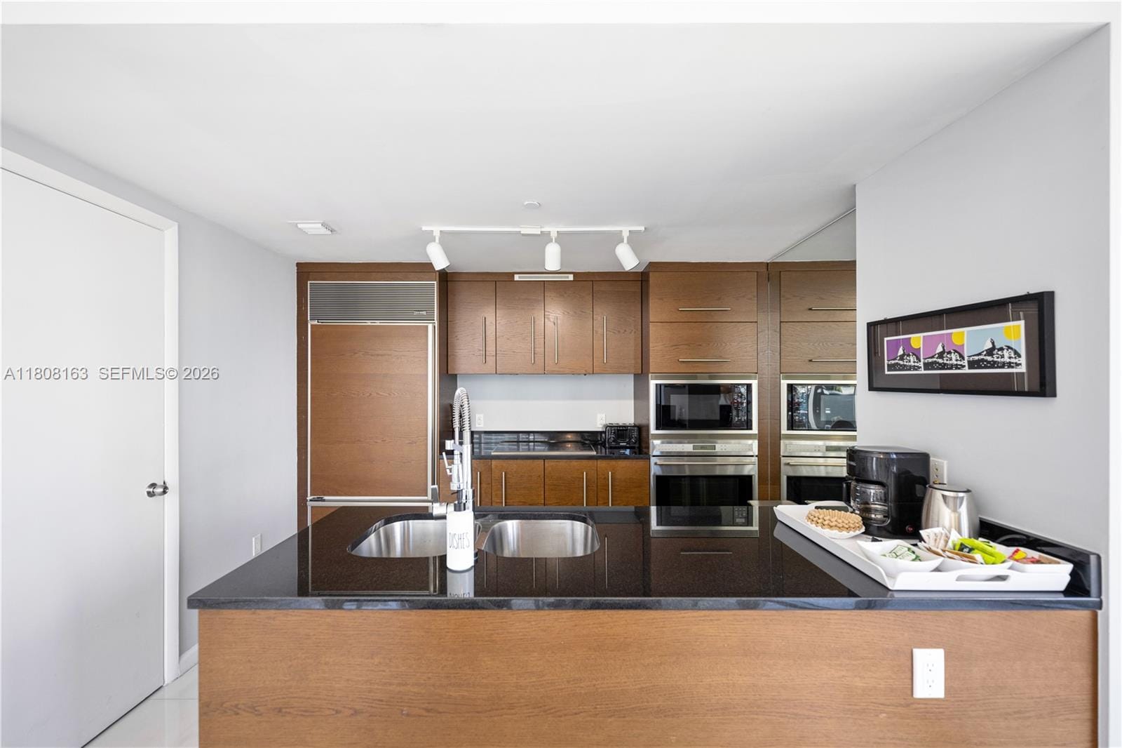485 Brickell Avenue 1604 — photo 6
