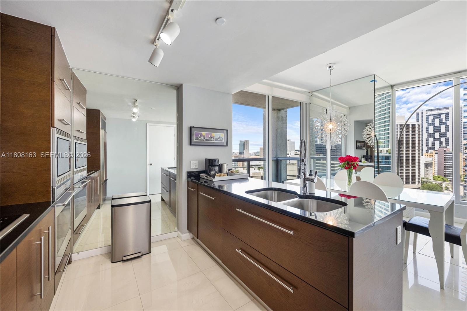 485 Brickell Avenue 1604 — photo 7