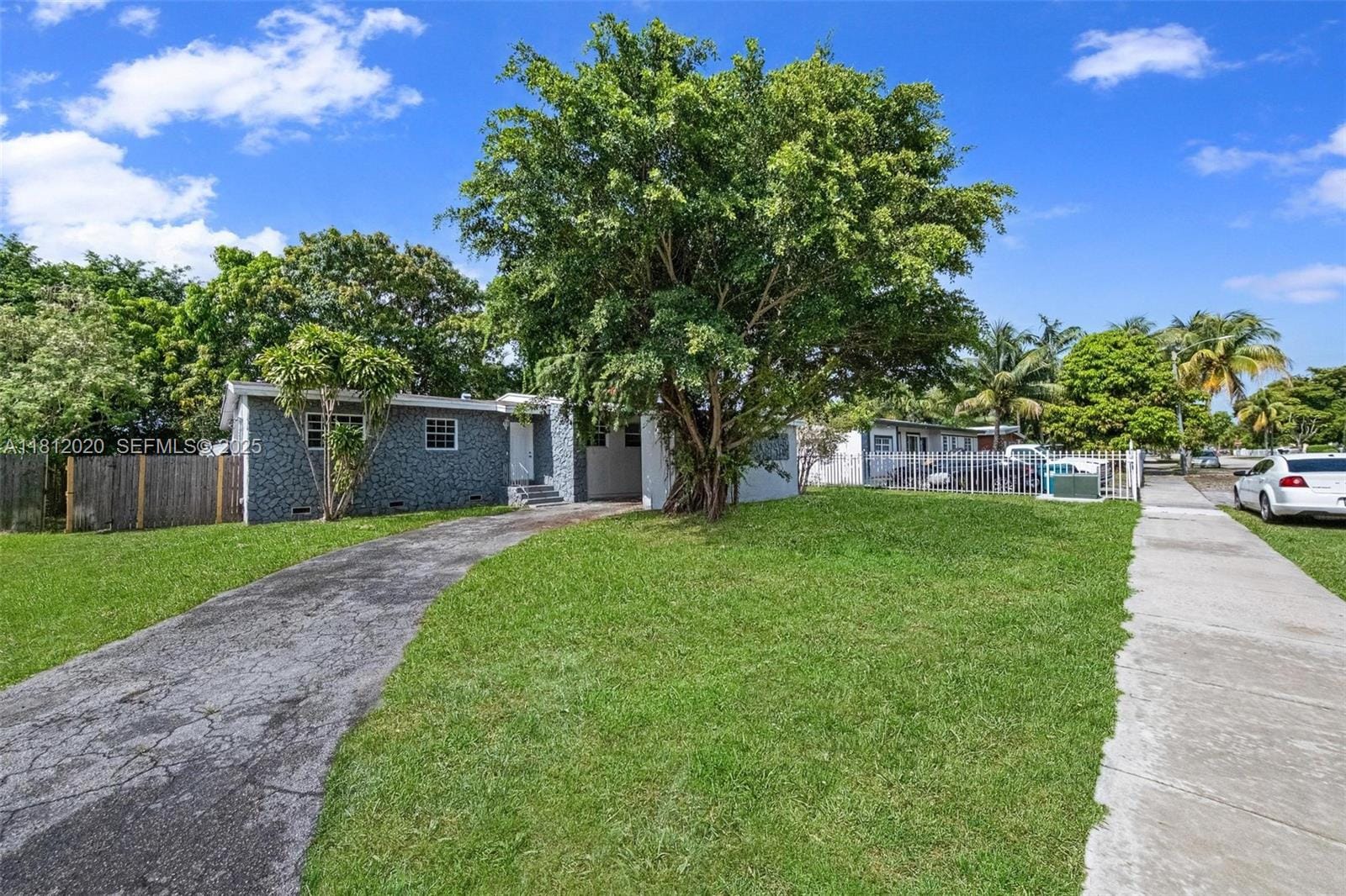 725 NE 178th Street, Miami, FL 33162 photo 2