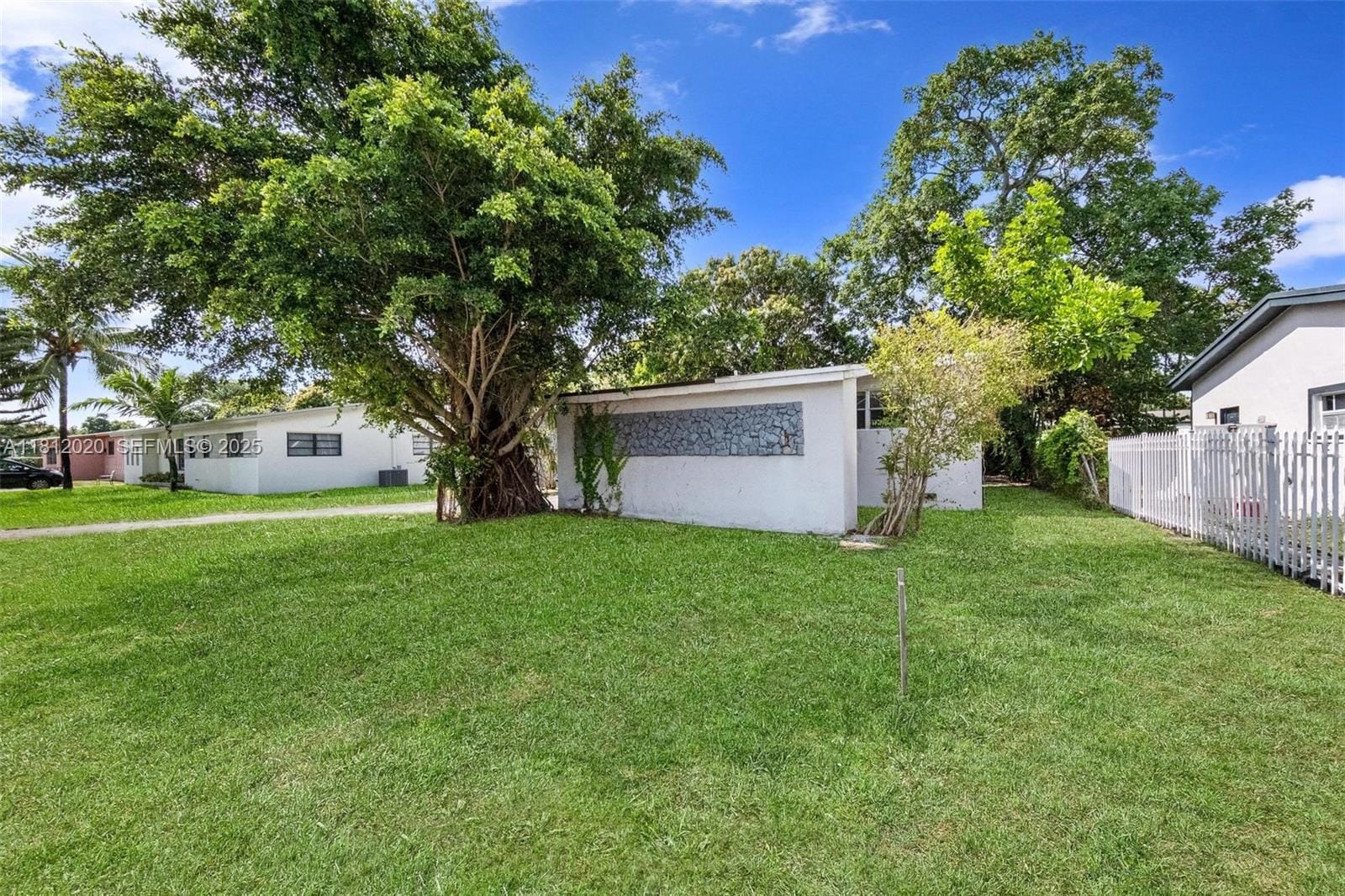 725 NE 178th Street, Miami, FL 33162 photo 3