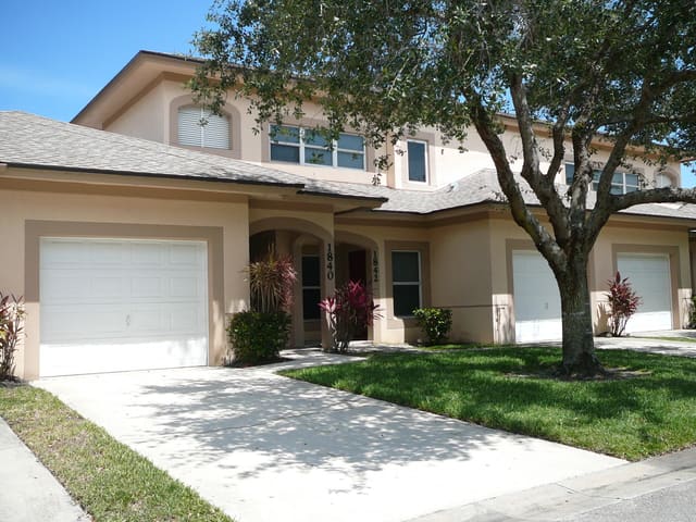 1840 E Sanderling Lane 1, sold in The Lakes At The Savannahs Condominium, Fort Pierce, FL