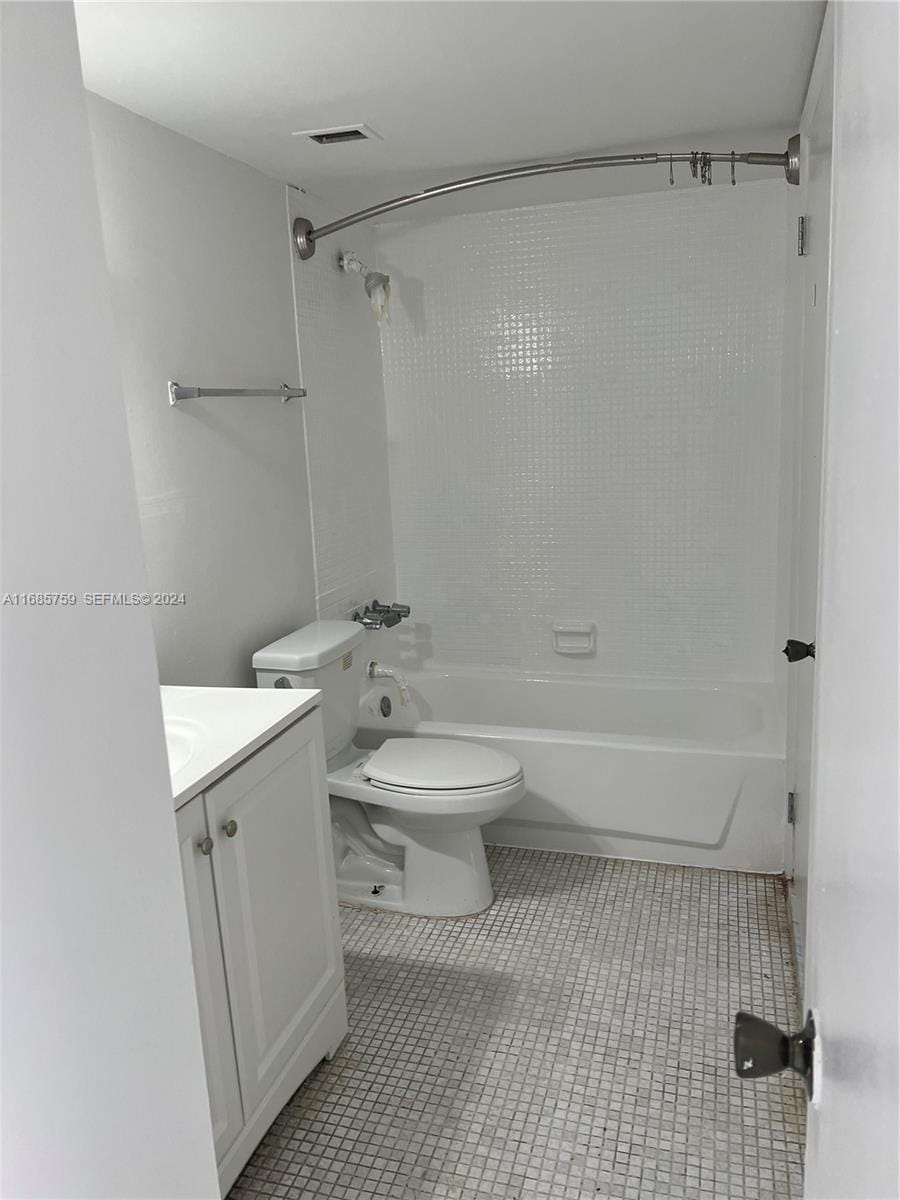 498 NW 165th St Road D-607 — photo 4