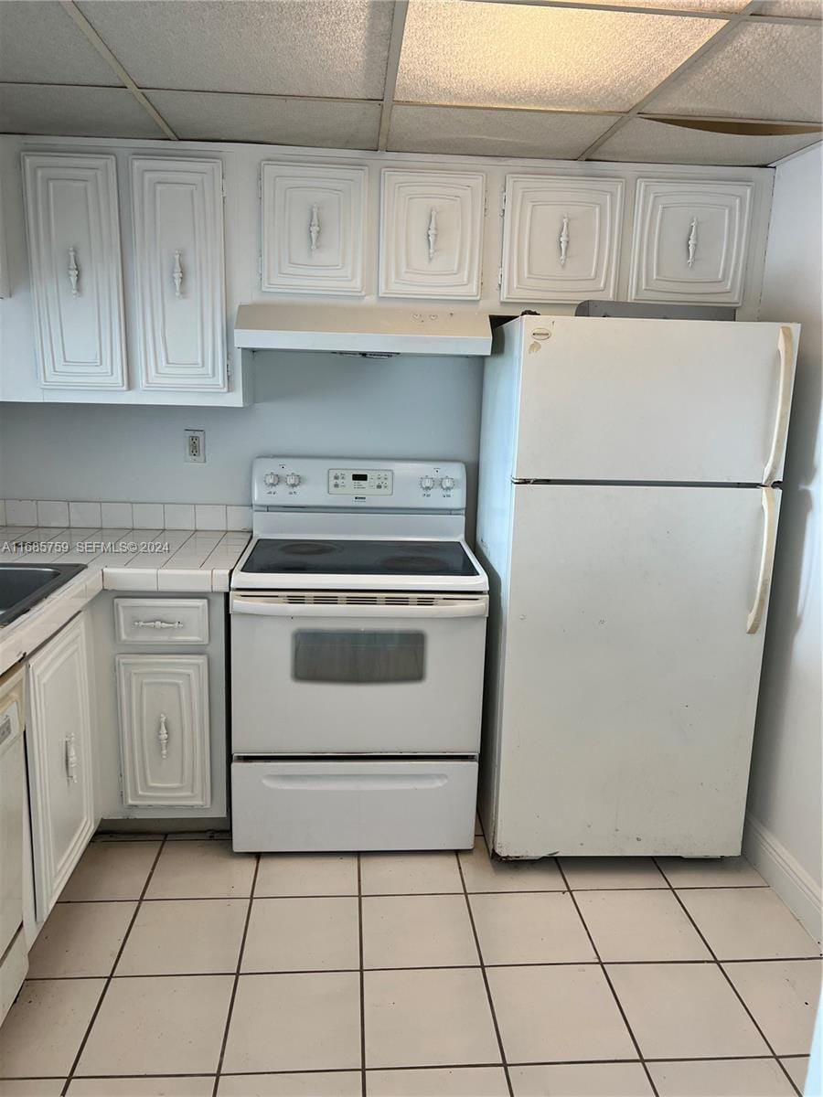 498 NW 165th St Road D-607 — photo 10