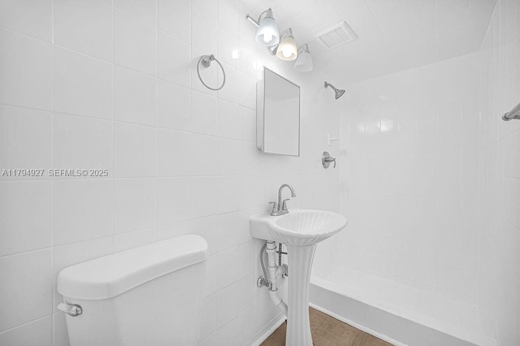 12135 NE 10th Avenue, North Miami, FL 33161 photo 22