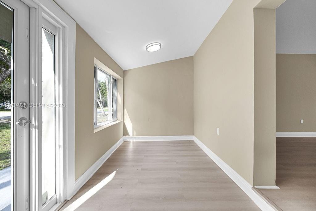 12135 NE 10th Avenue — photo 5