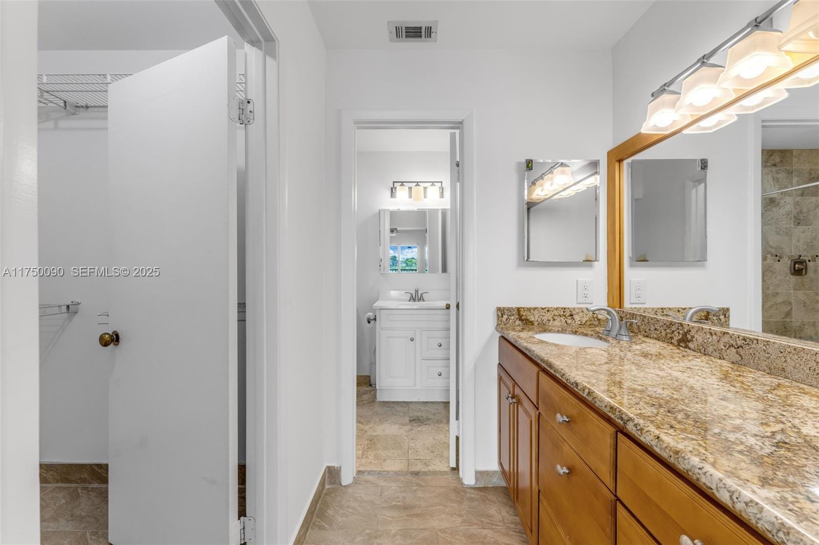 1303 S Liberty Avenue 1303I — photo 11