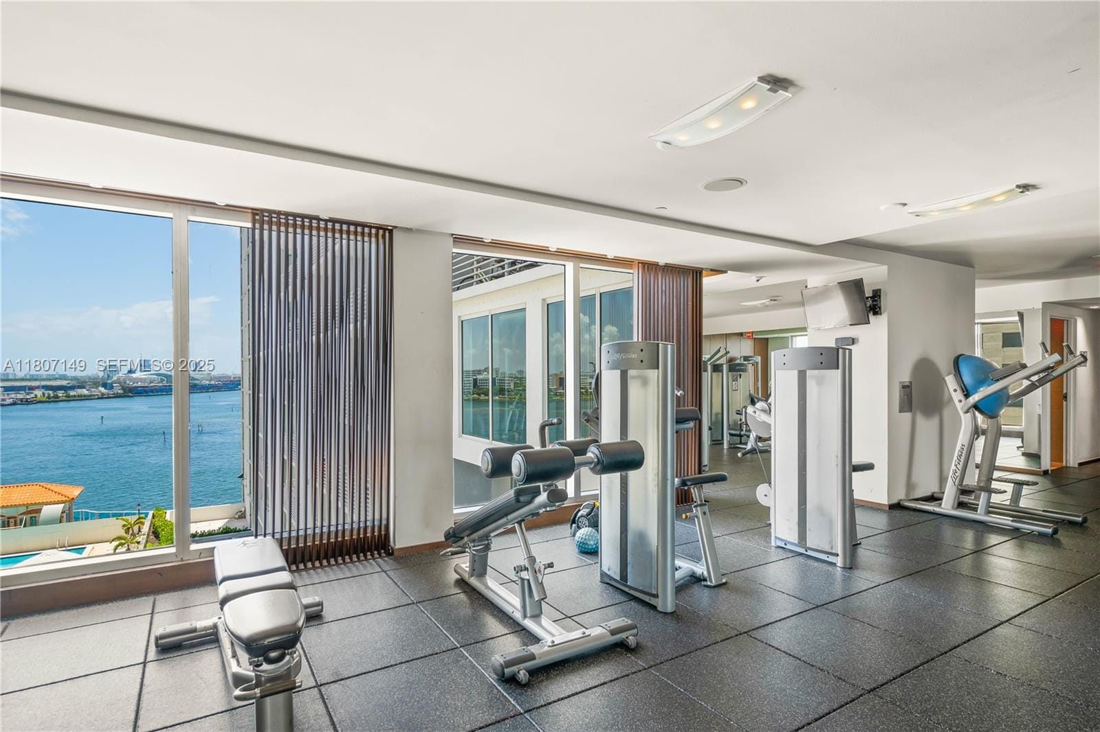 335 S Biscayne Boulevard 1006 — photo 7