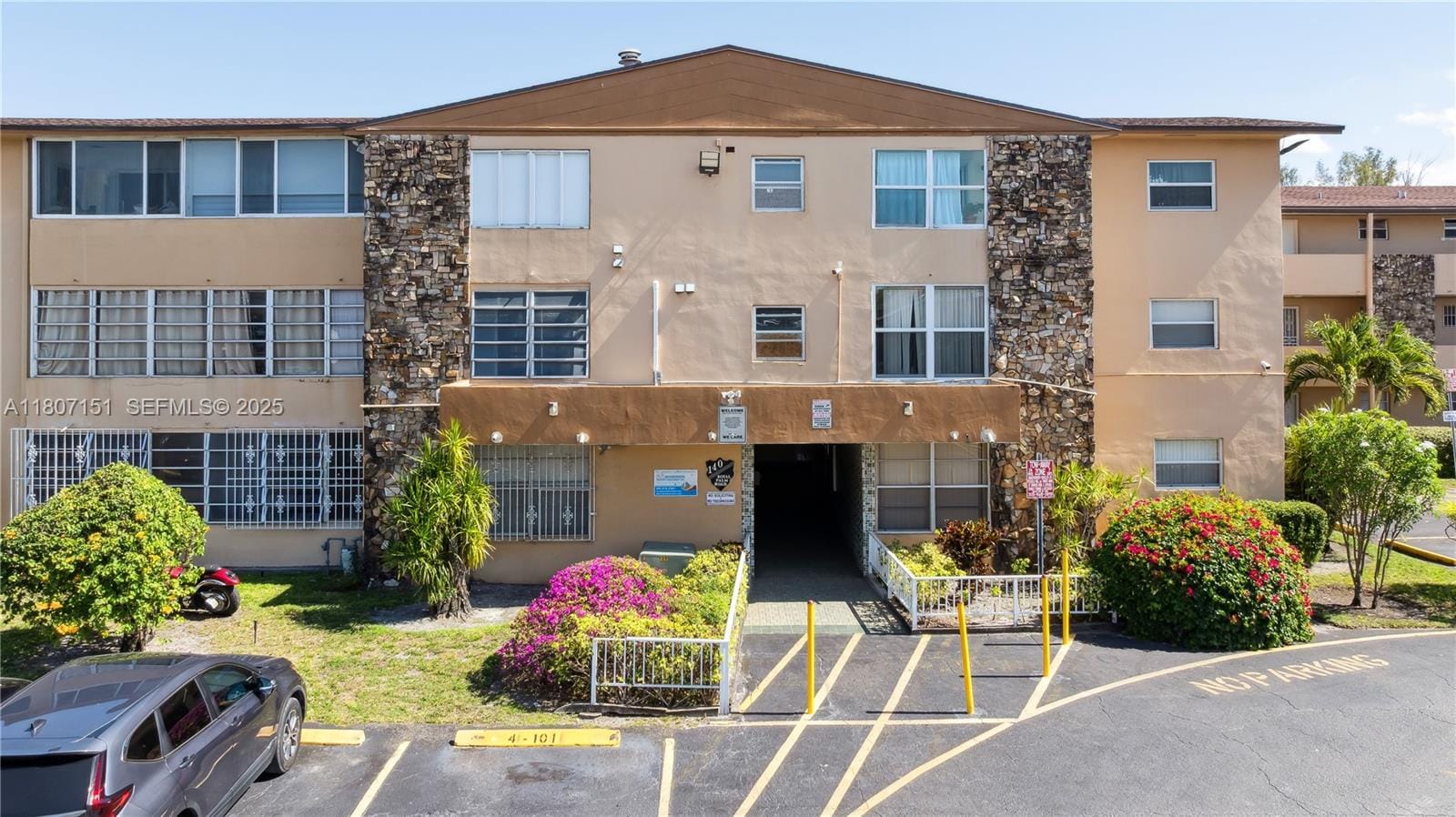 1 bedroom home for sale at 140 Royal Palm, Hialeah Gardens, FL 33016 — $200,999