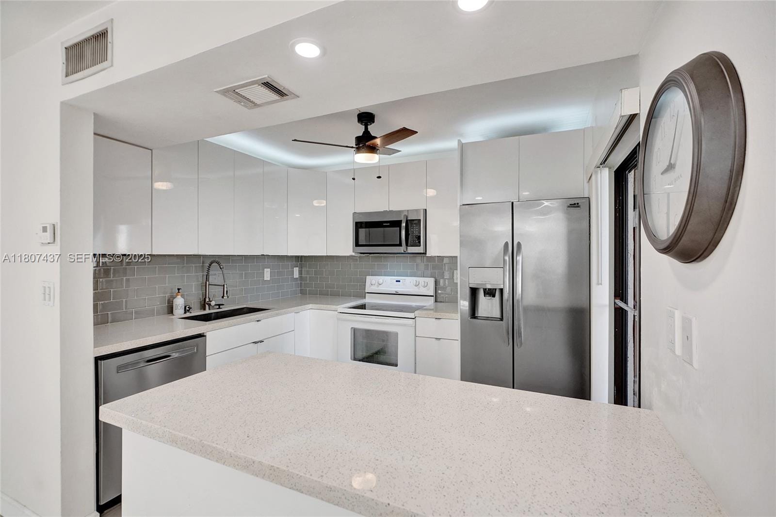 20105 NE 3rd Court 9, Miami, FL 33179 photo 11