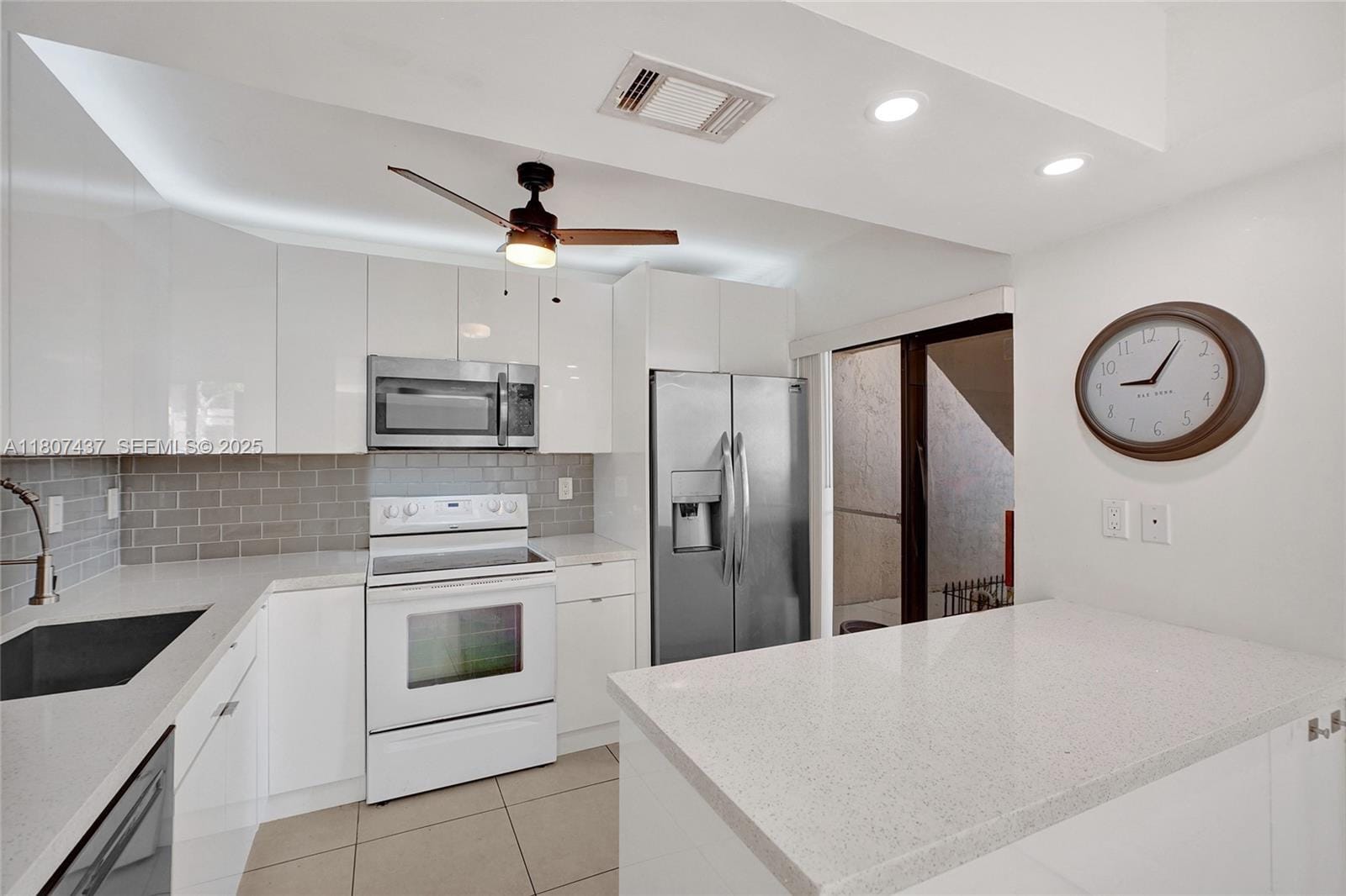 20105 NE 3rd Court 9, Miami, FL 33179 photo 12
