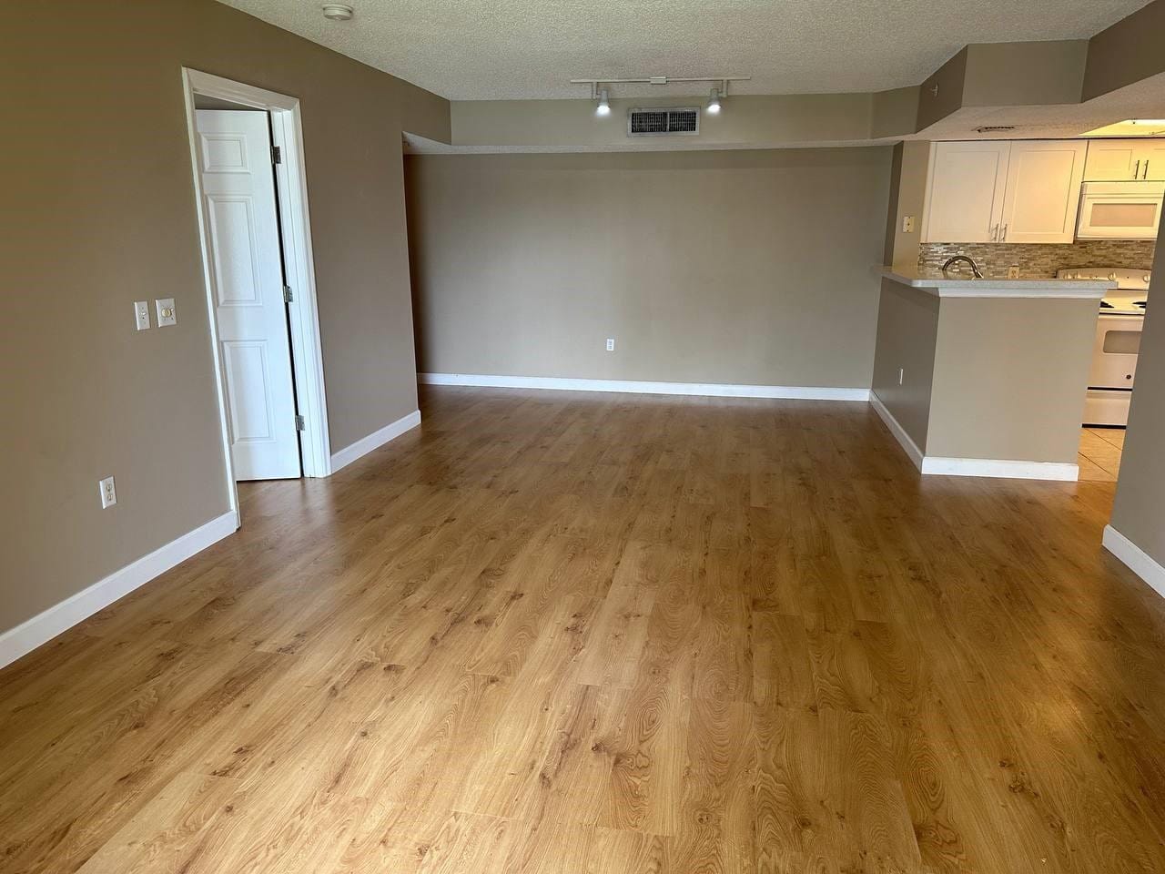 5045 Wiles Road 202 — photo 5