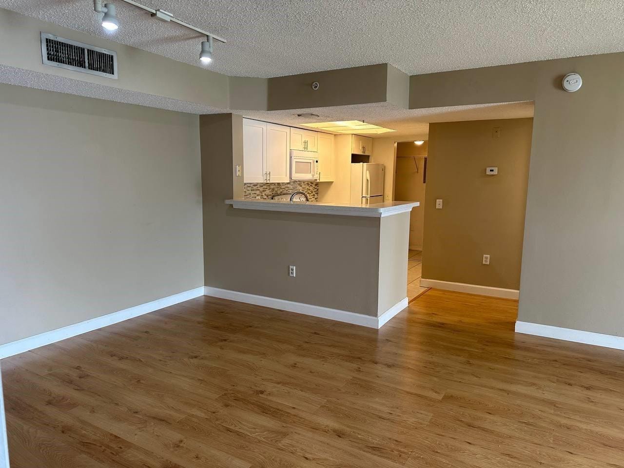 5045 Wiles Road 202 — photo 7